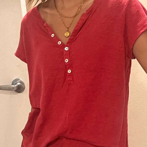 flattering red button up! - Picture 2 of 2